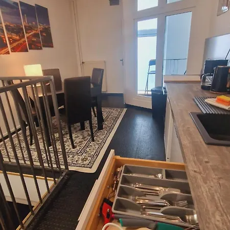 Апартаменты Kreuzberg 1-4 Guest Bedroom Kitchen Bathroom Cinema