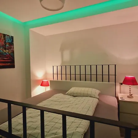 Апартаменты Kreuzberg 1-4 Guest Bedroom Kitchen Bathroom Cinema Берлин