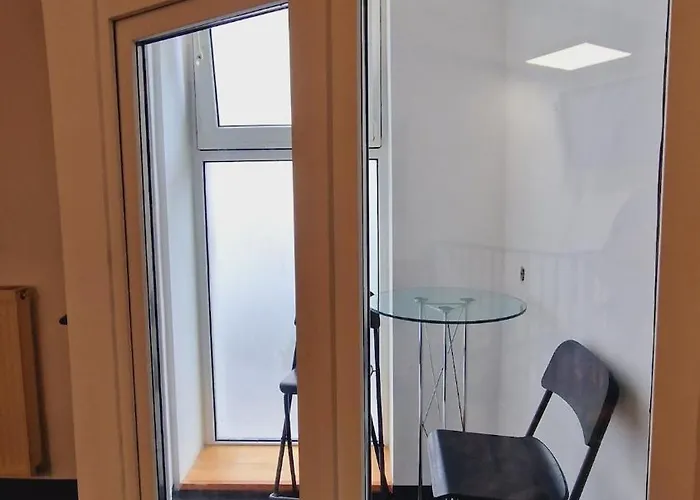 Kreuzberg 1-4 Guest Bedroom Kitchen Bathroom Cinema דירה ברלין